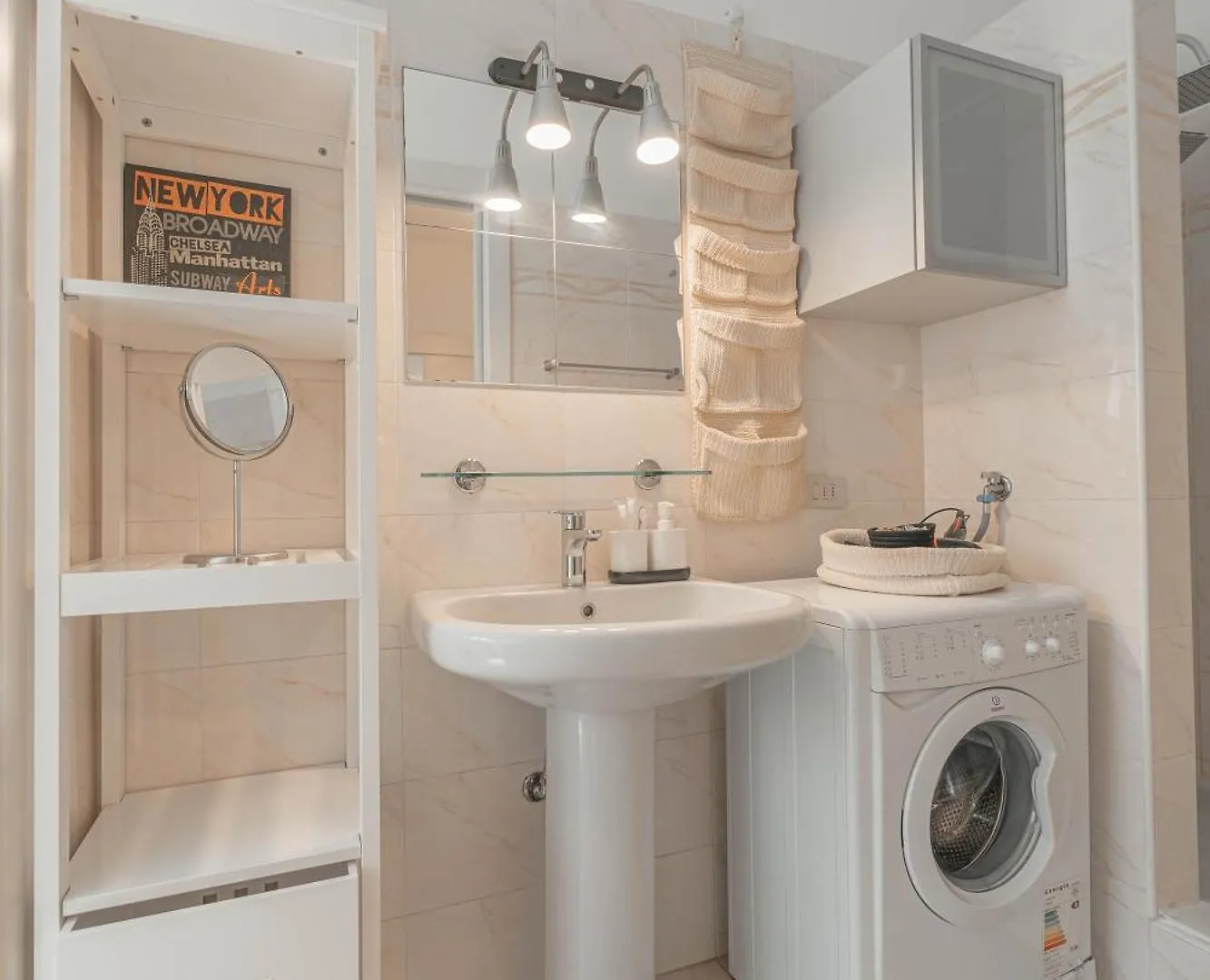 Solari New Apt Milánó 0*,  Olaszország